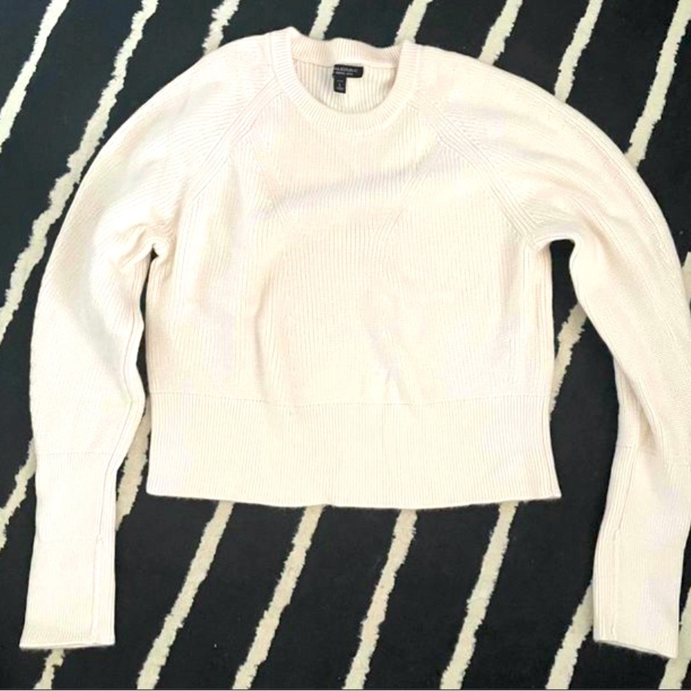 Selling this noce sweater because it is too big for me.